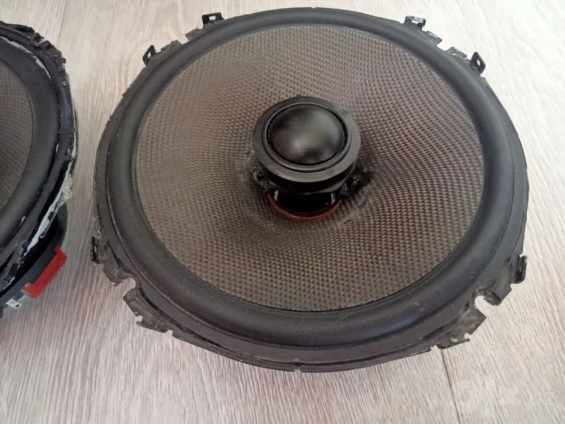 Продам PIONEER TS-D1702R в хорошем состоянии. 2 Продам PIONEER TS-D1702R в хорошем состоянии. 2