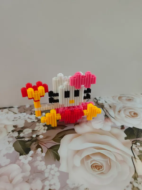 Yig‘ilgan Lego o‘yinchoqlari. Narx bittasi uchun 4 Yig‘ilgan Lego o‘yinchoqlari. Narx bittasi uchun 4