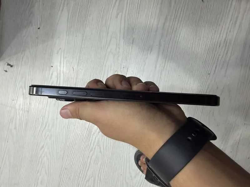 Iphone 16 pro max 3