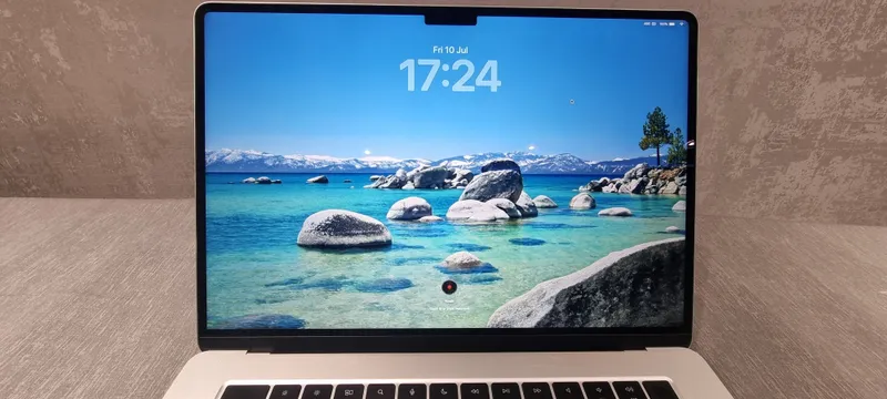 MacBook Air, ekran 15.3 Retina UHD, operativka 16GB, xotira 500GB SSD 4