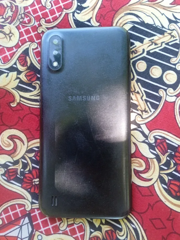 Telefon sotiladi samsung galaxyA01 narxi 200 ming