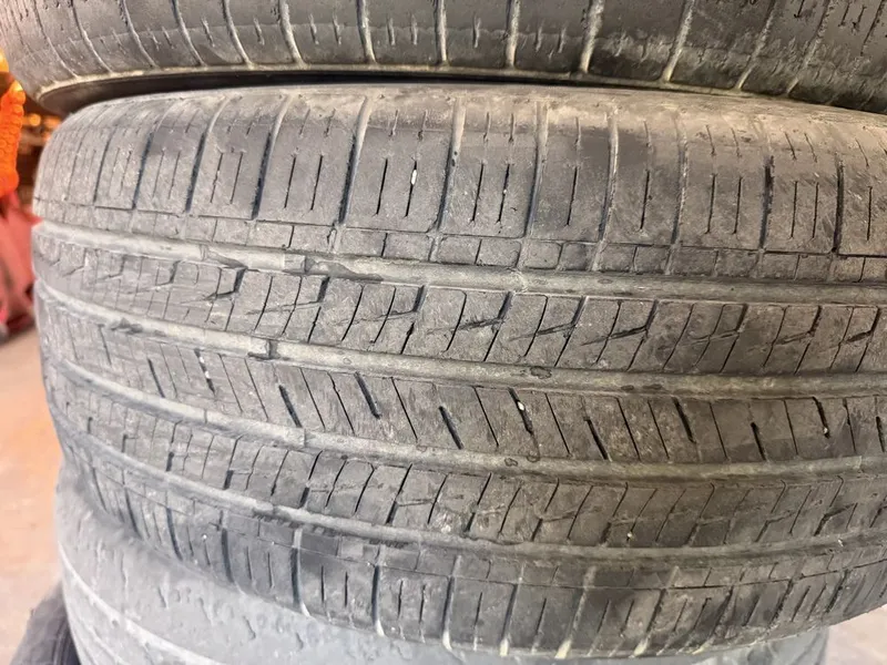 балон сотилади 215/55r17.холати ўрта. 4 балон сотилади 215/55r17.холати ўрта. 4