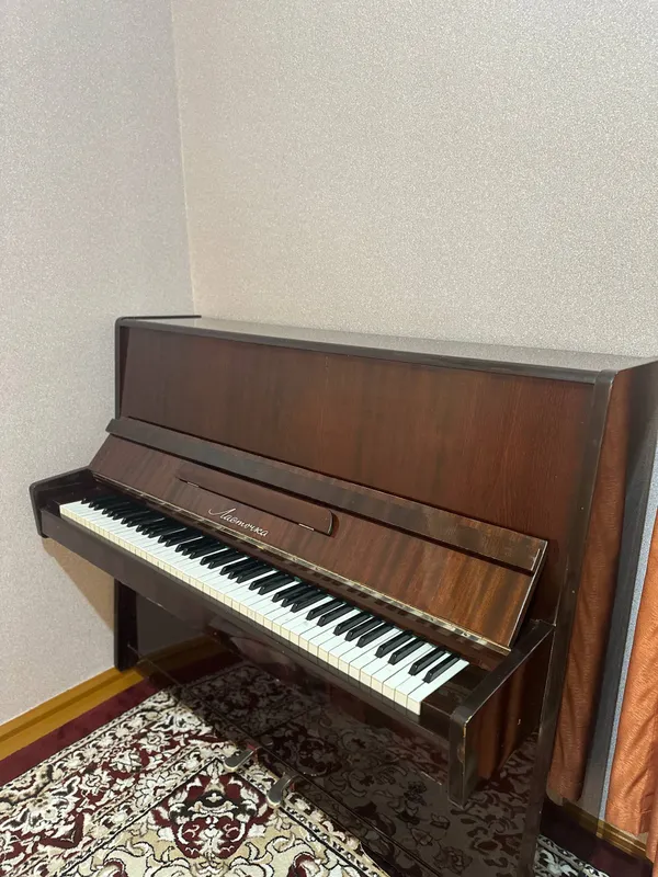 Akustik pianino "Ласточка" 3 Akustik pianino "Ласточка" 3