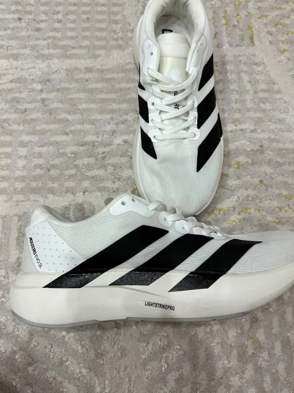 Для повседневной носки и бега.
Adidas adizero 1