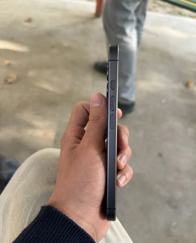 iPhone 17, чёрный 3