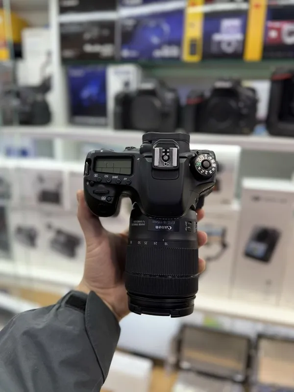 Canon eos 80 D + 18-135 mm f1.8 USM 4