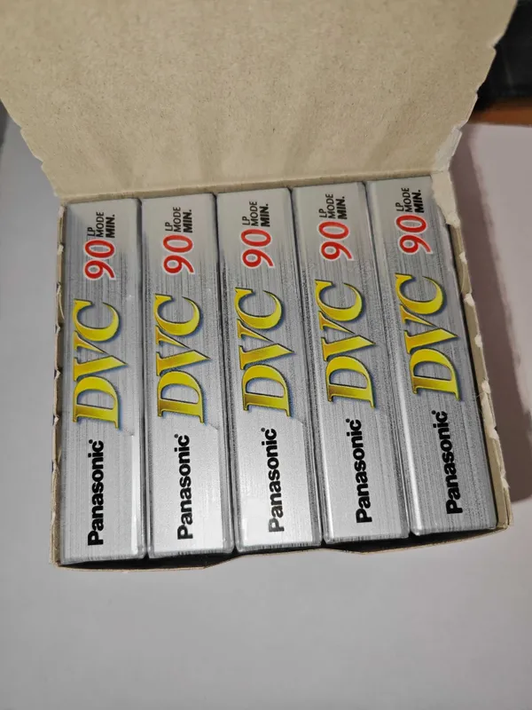 Продаю mini DV видеокассеты Panasonic — фото 3 Продаю mini DV видеокассеты Panasonic — фото 3
