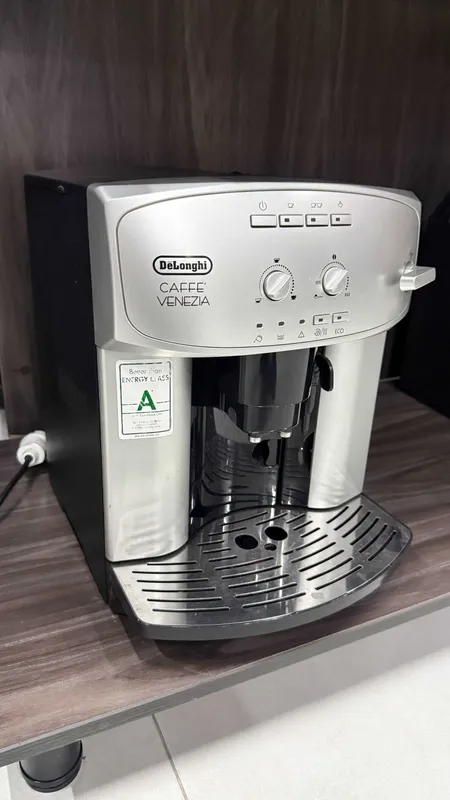 Кофемашина DeLonghi ESAM2200.S