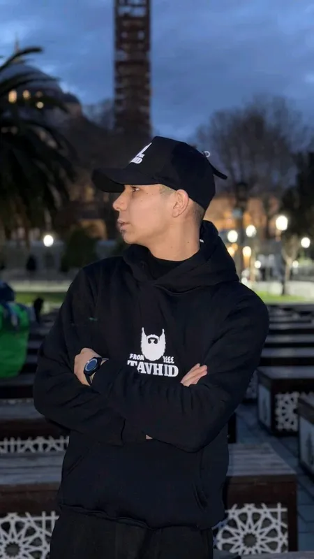 Tavhid Brendidan Sweatshirt va kepka 1 Tavhid Brendidan Sweatshirt va kepka 1