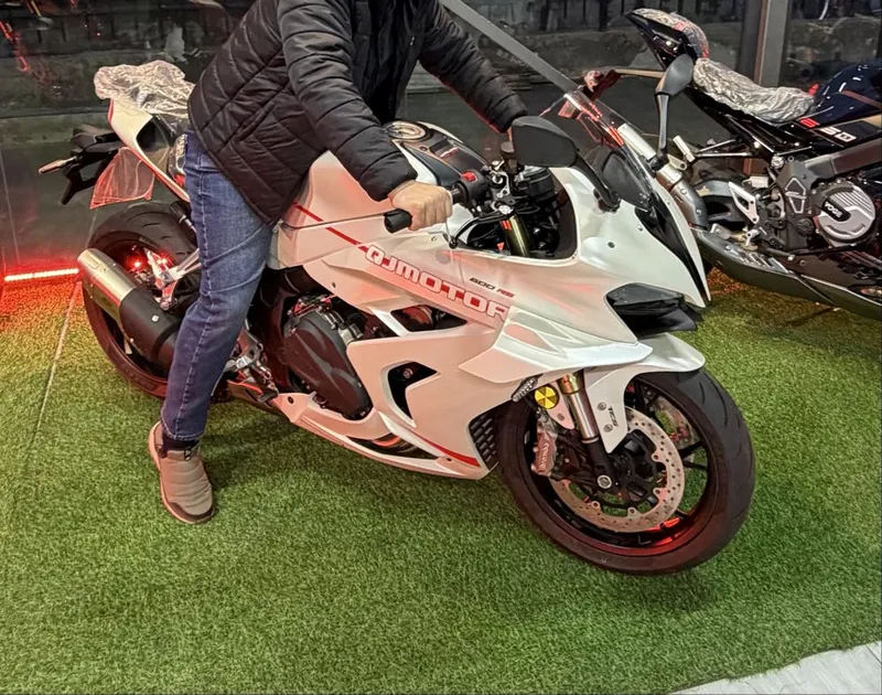 Мотоцикл Qj moto 600 rs 2025/2026 йил 3 Мотоцикл Qj moto 600 rs 2025/2026 йил 3