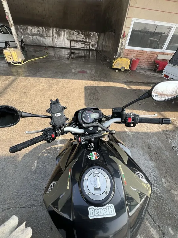 Moto Benelli Tnt600i. Italia