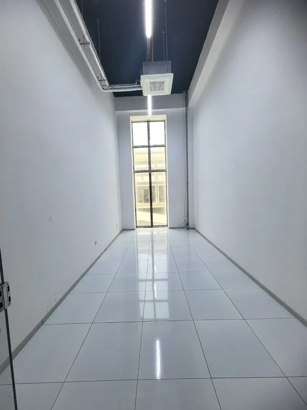 Buxara city karvon shoppingdan magaziin sotiladi 6