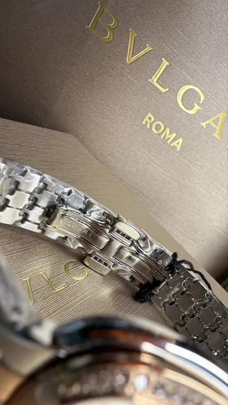 Часы Bvlgari с искусственными бриллиантами 8 Часы Bvlgari с искусственными бриллиантами 8