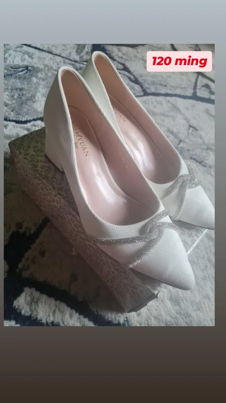 ayollar oq tuflisi ayollar oq tuflisi