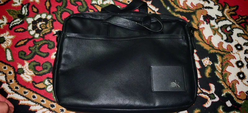 Calvin Klein brendining yaxshi firmali sumkasini sotaman Calvin Klein brendining yaxshi firmali sumkasini sotaman