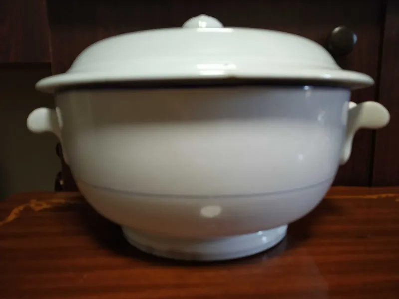 Антикварная супница. Фарфор. "Кузнецов М.С". Х1Х век.