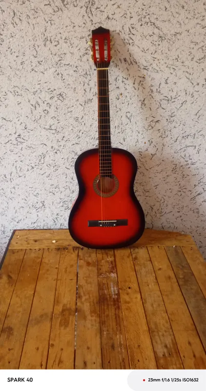 gitara sotiladi holati yaxshi