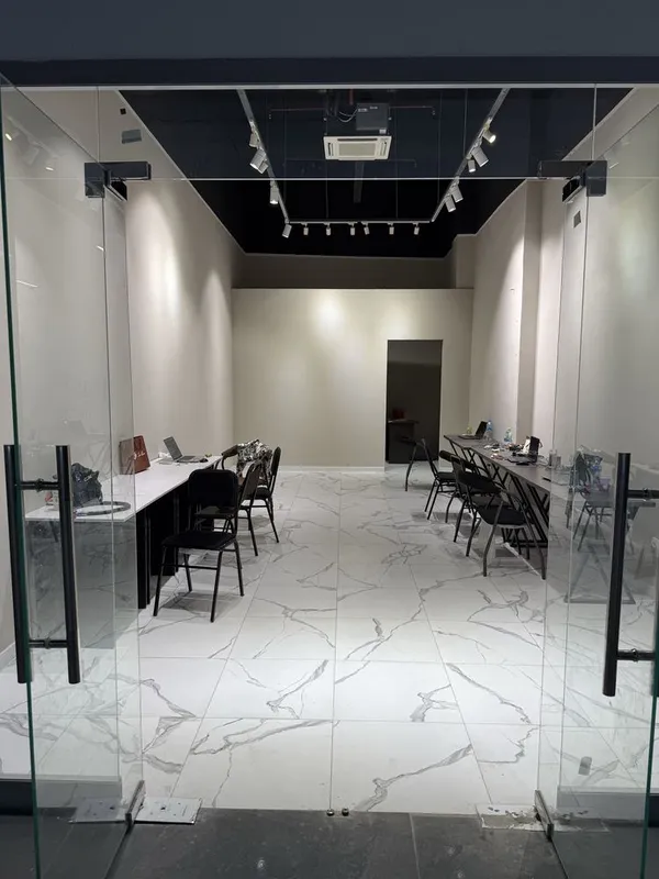 Buxoro Savdo Majmuasining 2-qavatida 37m2 do’kon sotiladi 4