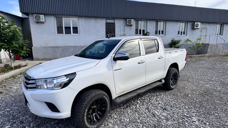 Toyota Hilux 2022/2023 — фото 2