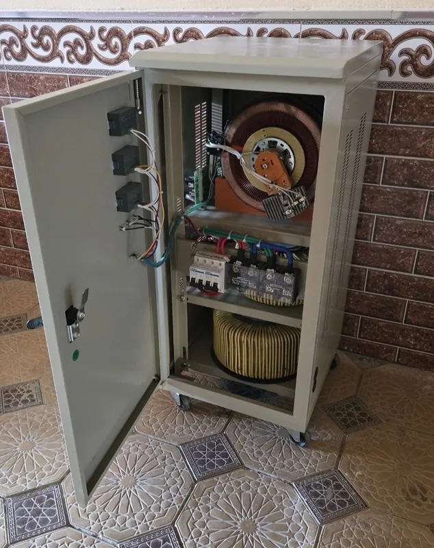 Автоматический стабилизатор напряжения Andeli SVC-D 30000 на 30 — фото 7