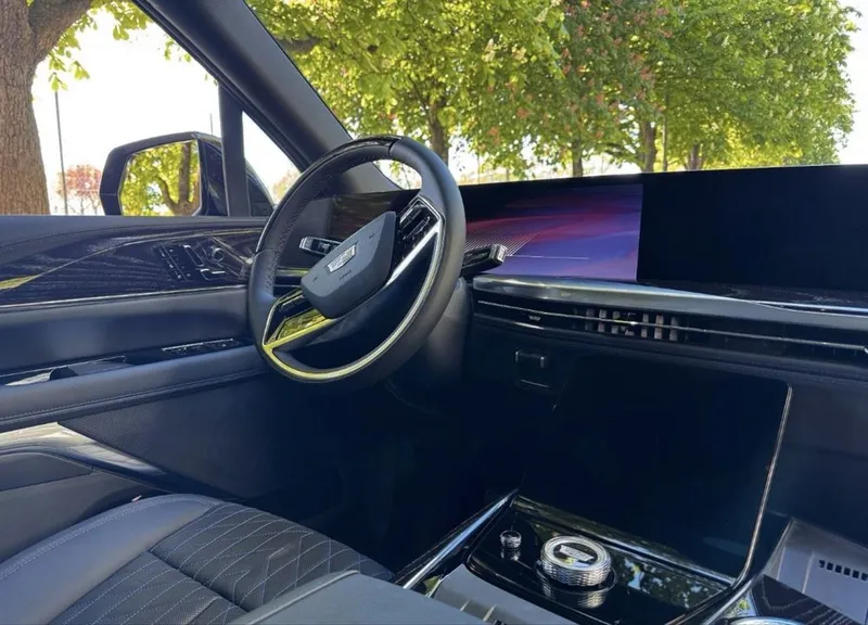 Cadillac Escalade IQ Premium Sport 2026 7 местный 6