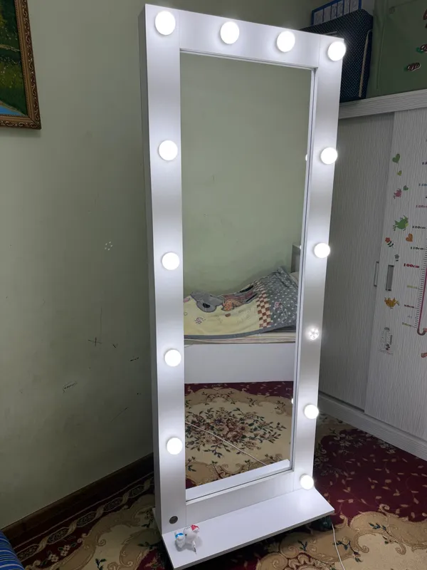 Oyna sotiladi 1 Oyna sotiladi 1
