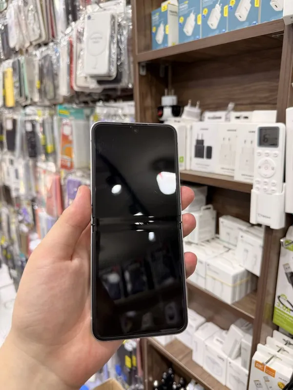 Samsung Z Flip 6 — фото 4