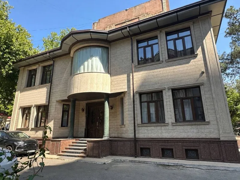 В самом центре города Ташкента на улице С.Азимова