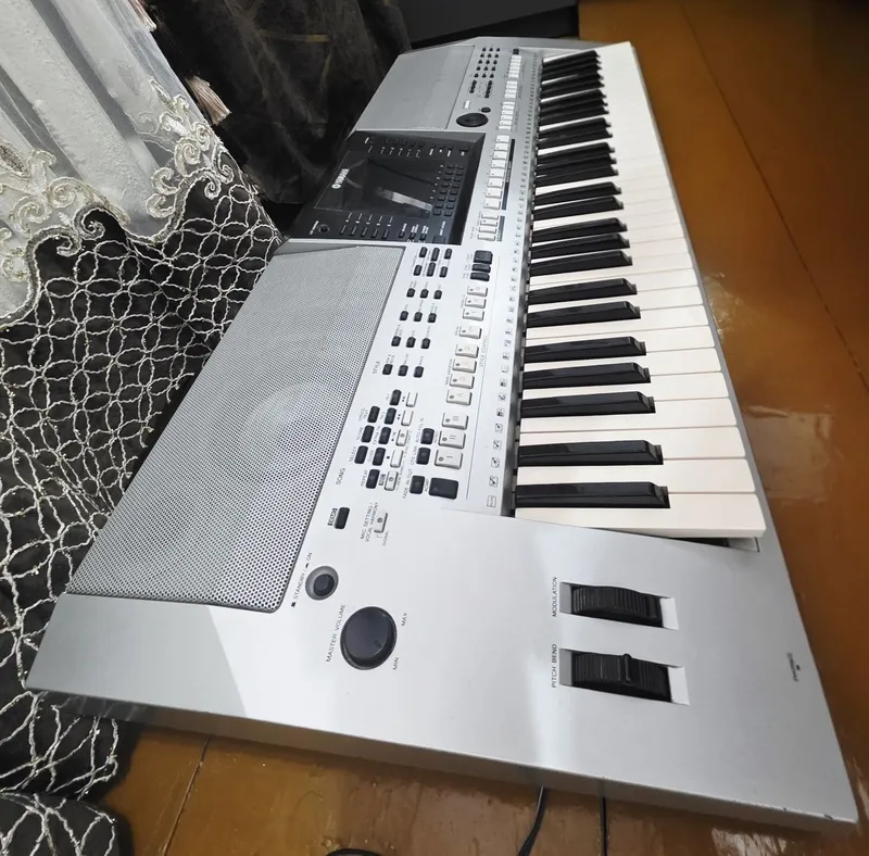 СРОЧНО ПРОДАЁТСЯ сентизатор yamaha psr S900 2 СРОЧНО ПРОДАЁТСЯ сентизатор yamaha psr S900 2