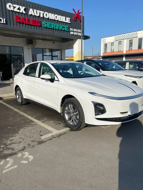 Hongqi e-qm5 2025-илй 500/610km запасход ок кора ранги бор 4 Hongqi e-qm5 2025-илй 500/610km запасход ок кора ранги бор 4