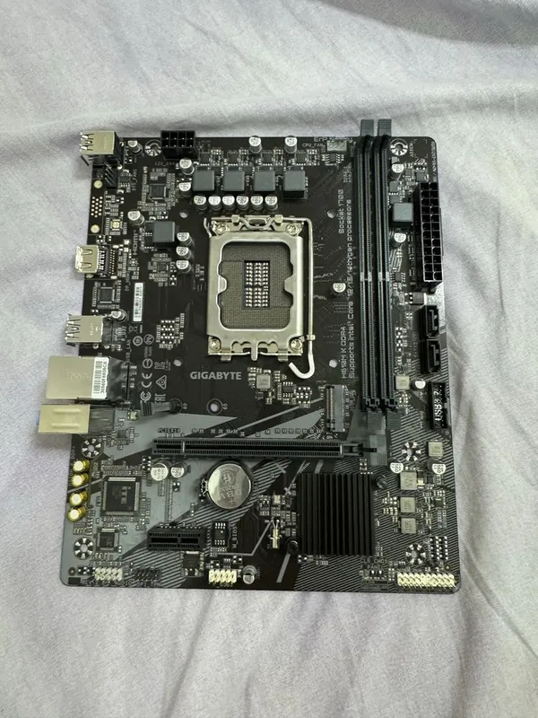 Материнская плата Gigabyte H610M K DDR4 (LGA 1700) Rev 2.0 1 Материнская плата Gigabyte H610M K DDR4 (LGA 1700) Rev 2.0 1