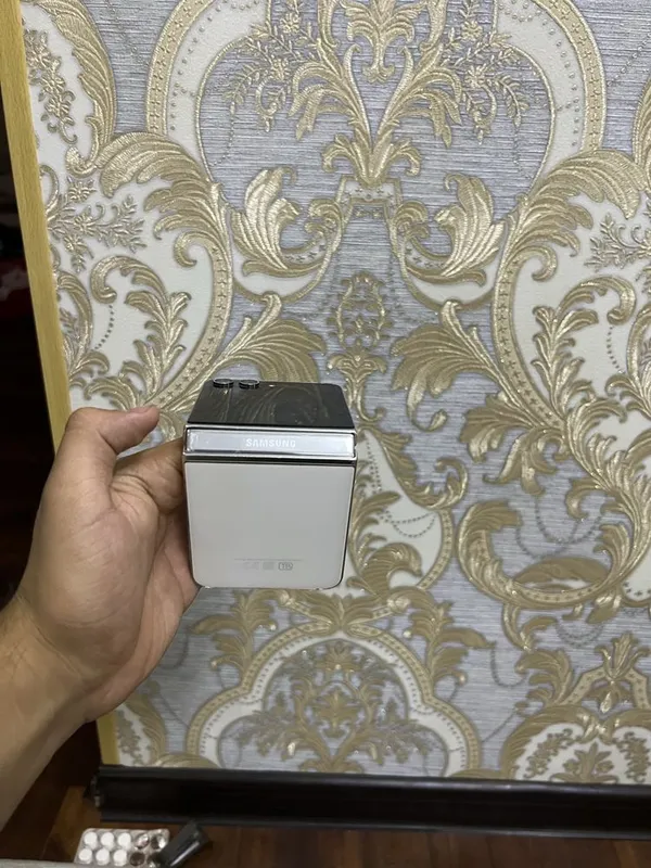 Samsung galaxy Z Flip5 6