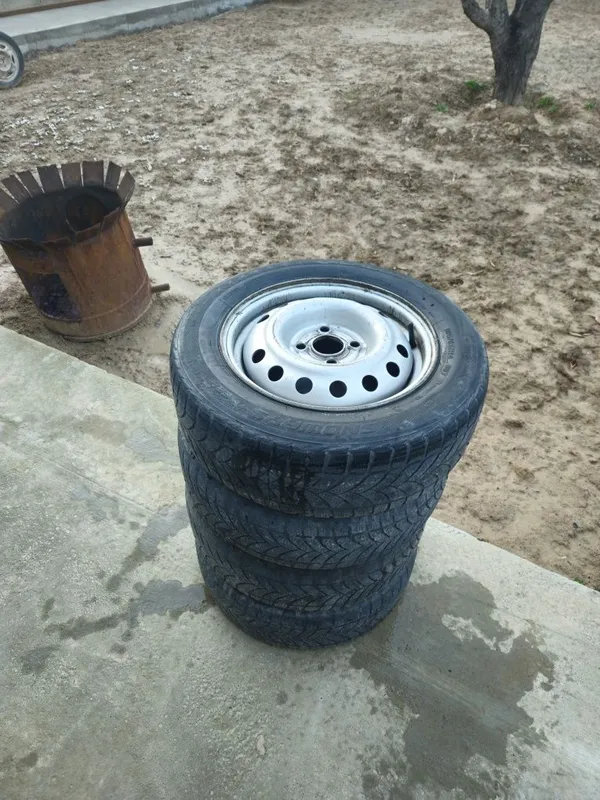 Диски Nexia2 с шинами 185/65 R14 с пробегом. Шишка, заплатка не 2 Диски Nexia2 с шинами 185/65 R14 с пробегом. Шишка, заплатка не 2