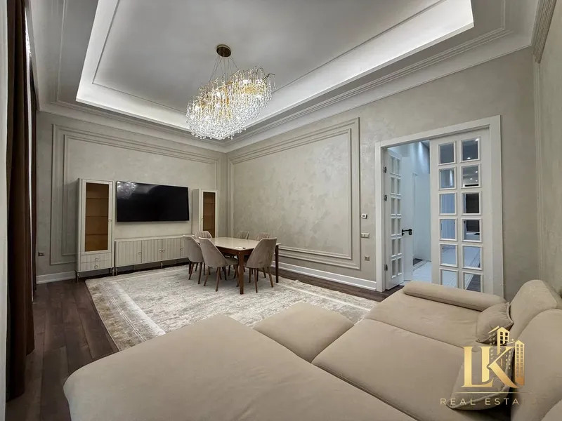 Продаётся 5-комнатная квартира в ЖК Mirabad Palace (Мирабадский район) — фото 1