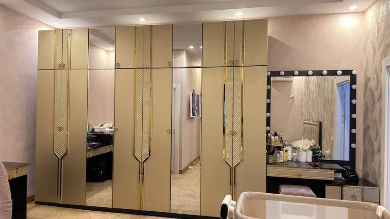Zamonaviy yotoqxona mebel komplekti (to‘liq set) sotiladi