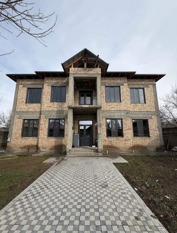 Продается участок 2 этажный азадбаш 8 соток заходи жыви 8