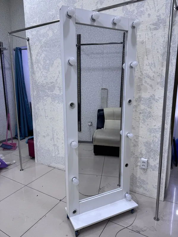 Зеркало для магазина и дома , отличное состояние. 2 Зеркало для магазина и дома , отличное состояние. 2