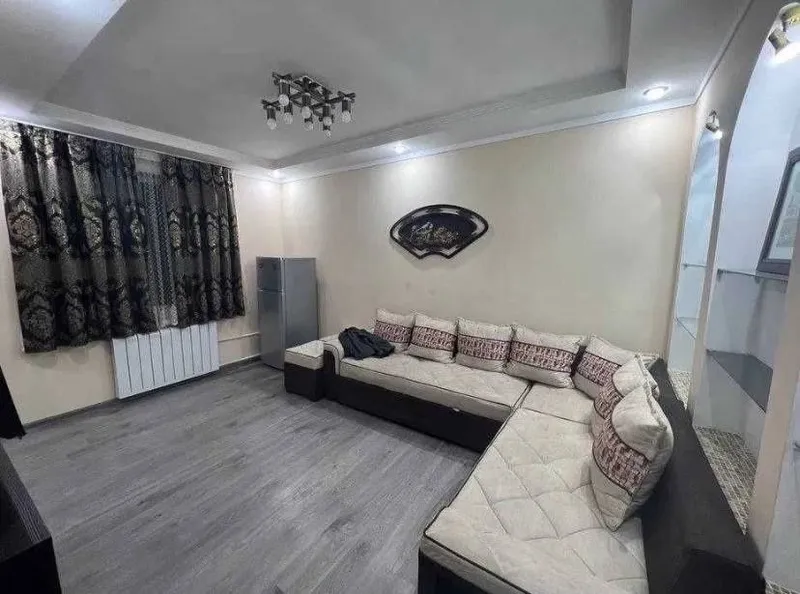 Продаётся 2х комнатная квартира на Ц5 Алайсаий рынок Юнусабадский райо — фото 1