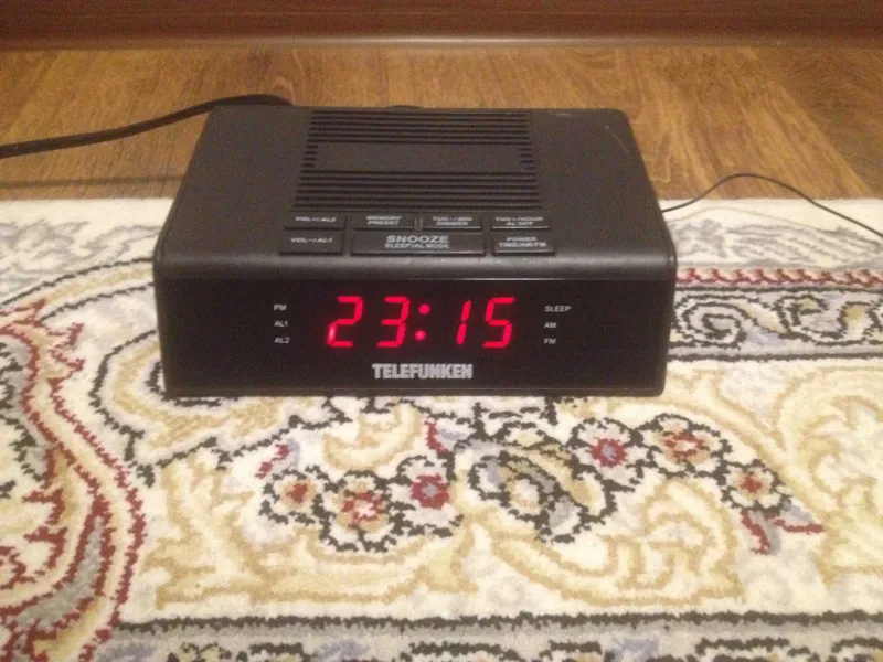 Радио часы Telefunken 2