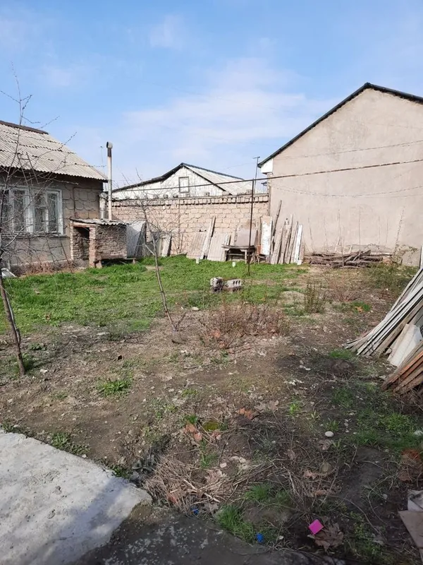 Продаётся участок 5,4 сотки.Вьезд для машины есть,Сергели-12. — фото 1