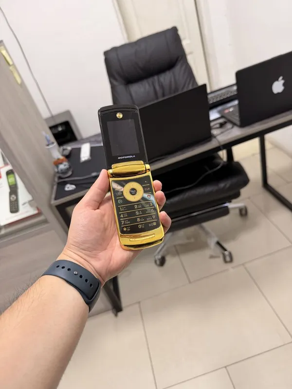Perfectum Motorola v-9 gold — фото 3