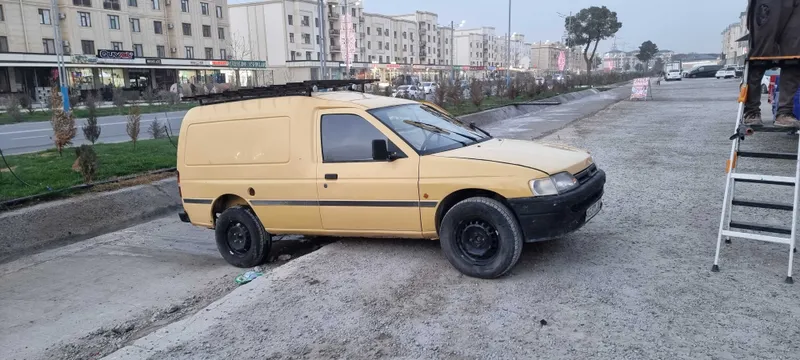 Ford eskord sotiladi 1993 yil