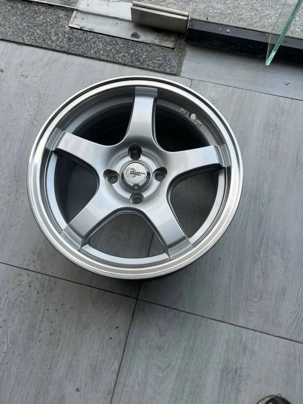 R15 sport diska sotiladi 1 R15 sport diska sotiladi 1