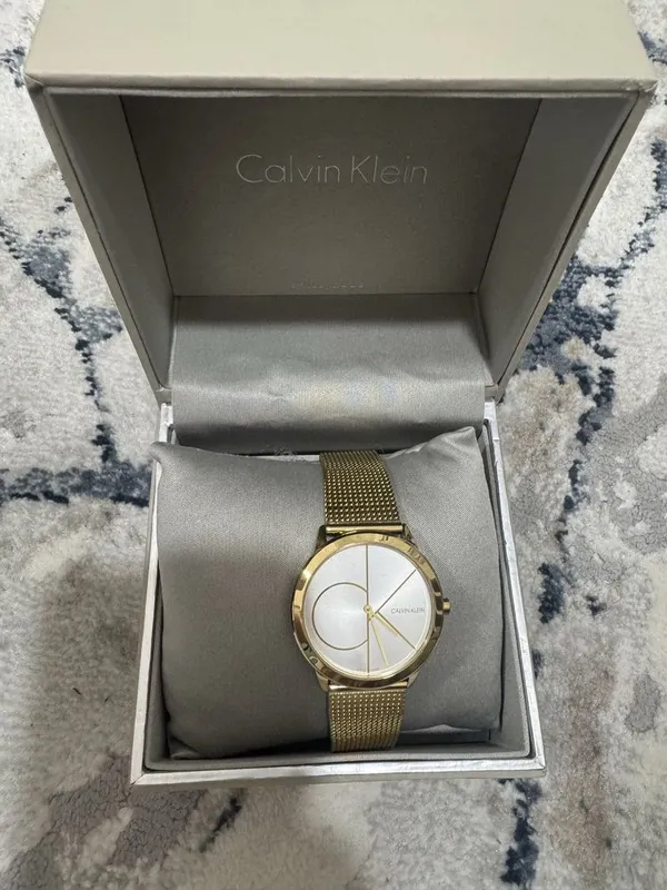 Calvin Klein soati sotiladi 2 Calvin Klein soati sotiladi 2