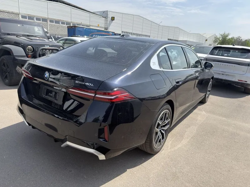 BMW i5 40L M-Sport 2025 yil — фото 3