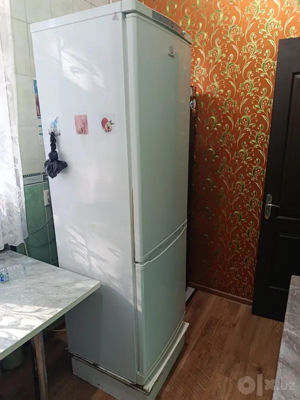 Продается холодильник индезит 1 Продается холодильник индезит 1