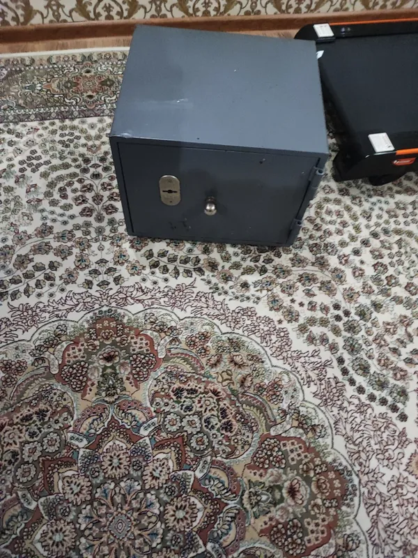 Qumli seyf sotiladi. 38x43 sm 35 kg chiqadi ogirligi — фото 2