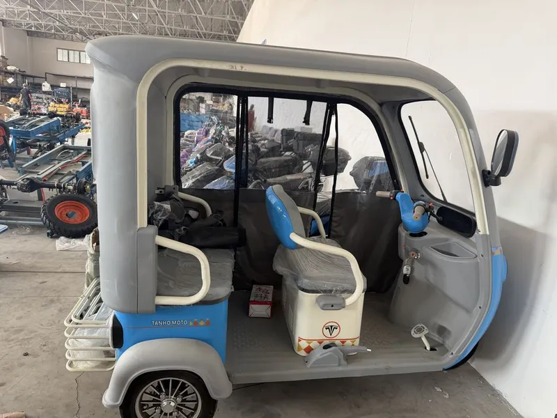 Yopiq kabinali elektr uch g’ildirakli moped Bobo Motors 3