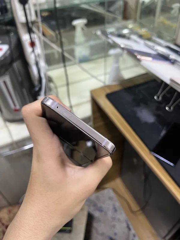 Samsung Z flip5 5G 3 Samsung Z flip5 5G 3