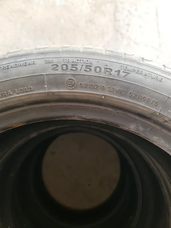 Продаются шины 205/50R17 3 Продаются шины 205/50R17 3